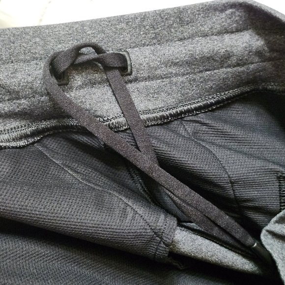 Great Condition, Men's Gray Lululemon Workout/lounge Sweat pants. Size Large. - Picture 9 of 13